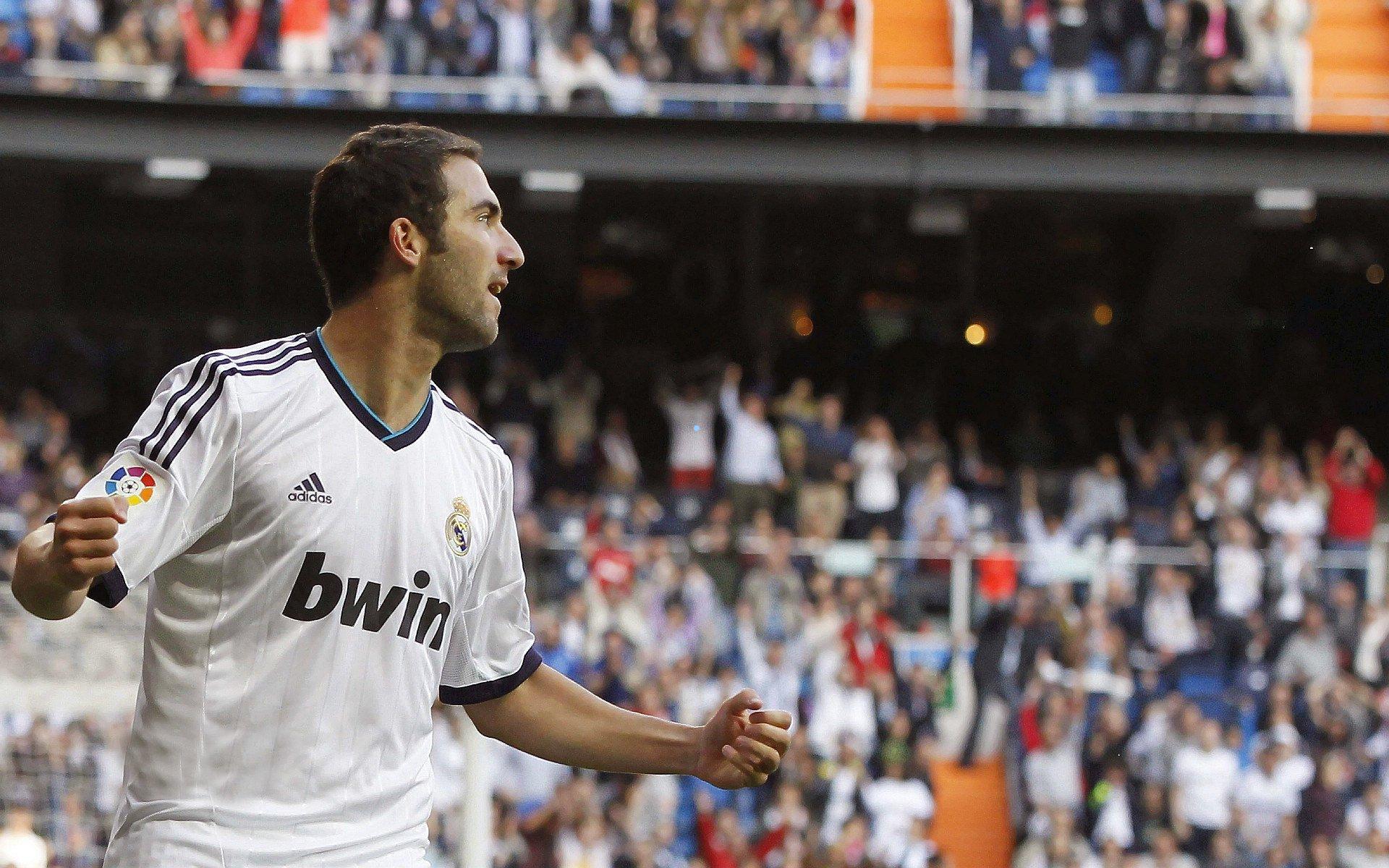 哈维·阿隆索领军勒沃库森力克强敌 主场奏凯直指欧冠 皇马与姆巴佩传闻下的欧陆新势力崛起